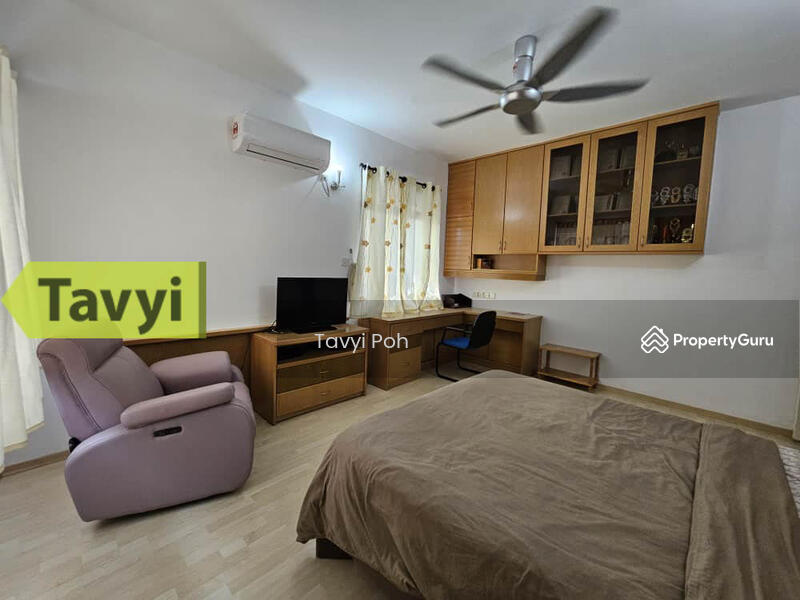 For Sale - 2 and half storey Semid semi detached Island Park greenlane for sale