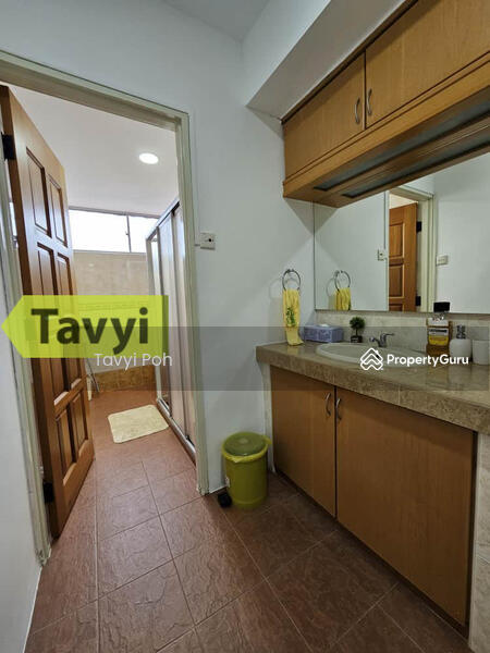 For Sale - 2 and half storey Semid semi detached Island Park greenlane for sale