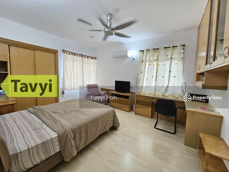 For Sale - 2 and half storey Semid semi detached Island Park greenlane for sale