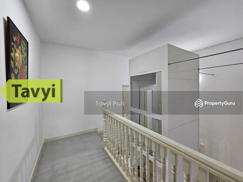 For Sale - 2 and half storey Semid semi detached Island Park greenlane for sale