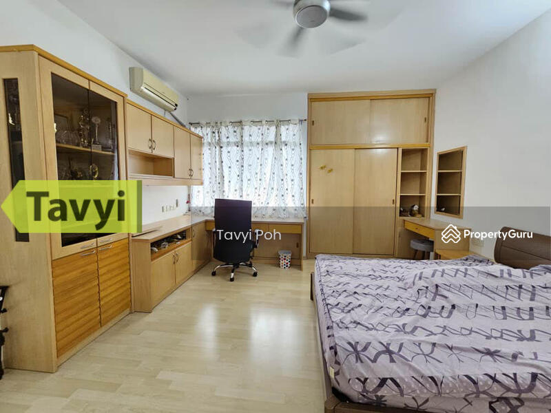 For Sale - 2 and half storey Semid semi detached Island Park greenlane for sale