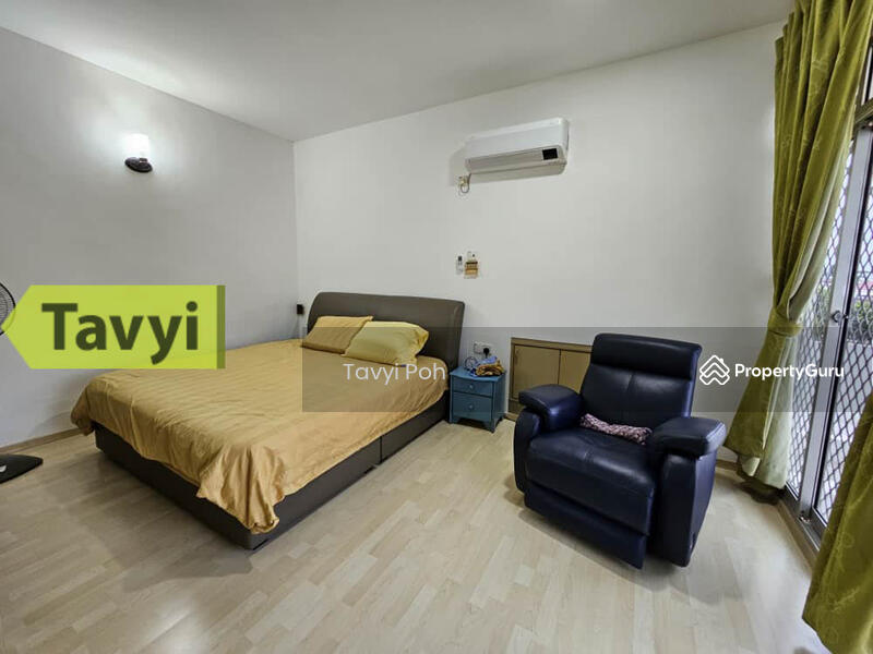 For Sale - 2 and half storey Semid semi detached Island Park greenlane for sale