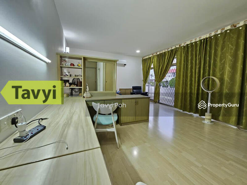 For Sale - 2 and half storey Semid semi detached Island Park greenlane for sale