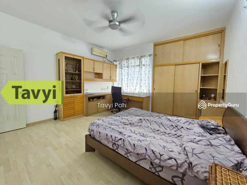 For Sale - 2 and half storey Semid semi detached Island Park greenlane for sale