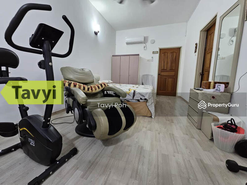 For Sale - 2 and half storey Semid semi detached Island Park greenlane for sale