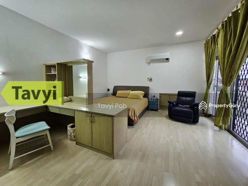 For Sale - 2 and half storey Semid semi detached Island Park greenlane for sale