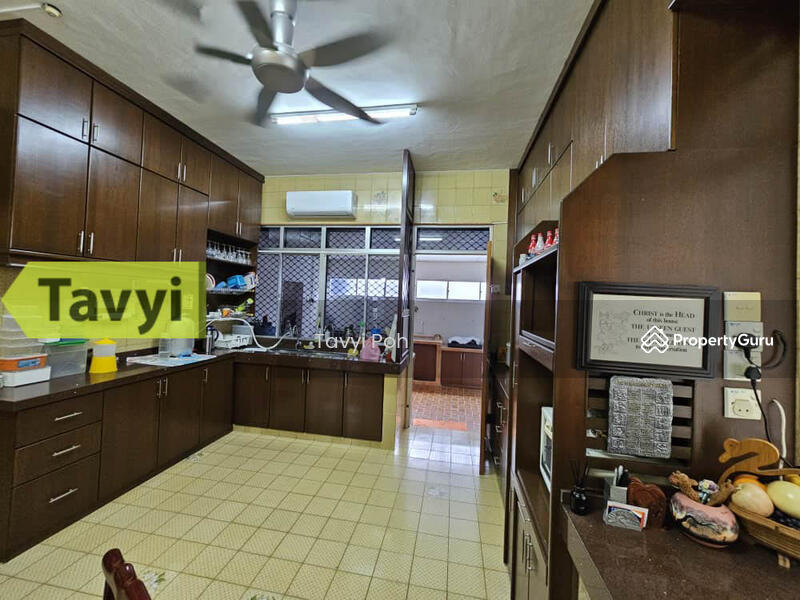 For Sale - 2 and half storey Semid semi detached Island Park greenlane for sale