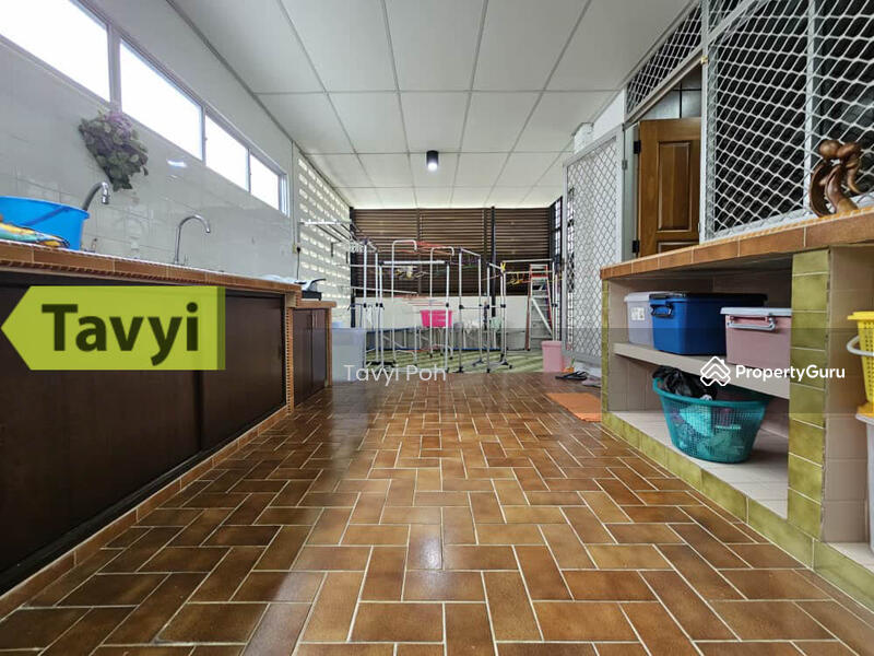 For Sale - 2 and half storey Semid semi detached Island Park greenlane for sale