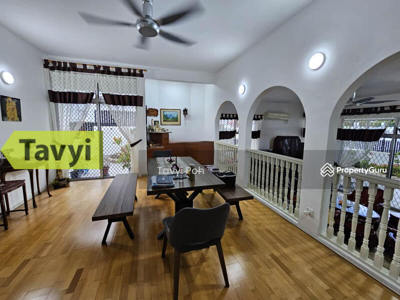 For Sale - 2 and half storey Semid semi detached Island Park greenlane for sale