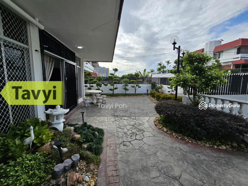 For Sale - 2 and half storey Semid semi detached Island Park greenlane for sale