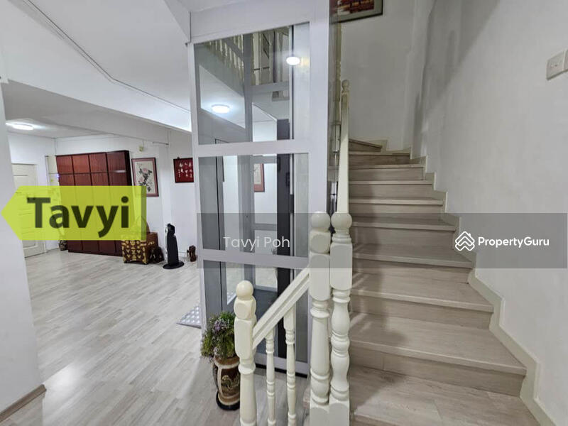 For Sale - 2 and half storey Semid semi detached Island Park greenlane for sale