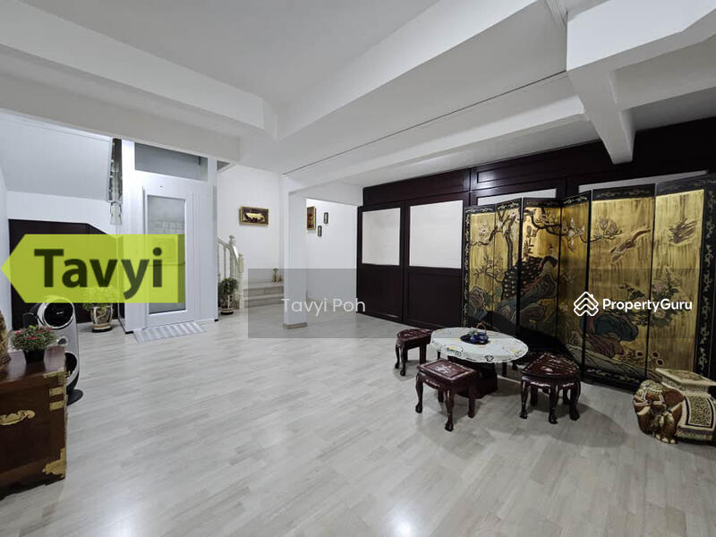 For Sale - 2 and half storey Semid semi detached Island Park greenlane for sale