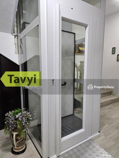 For Sale - 2 and half storey Semid semi detached Island Park greenlane for sale