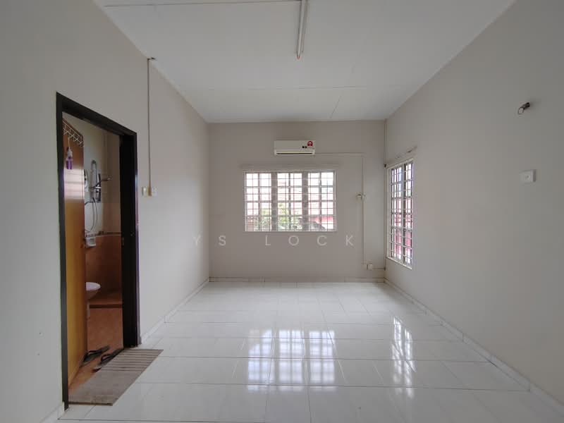 Rumah Banglo untuk Dijual di Kasturi Heights (Nilai) - YS Lock - Bathroom - PropertyGuru.com.my