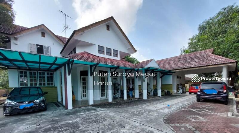 Spacious parking area