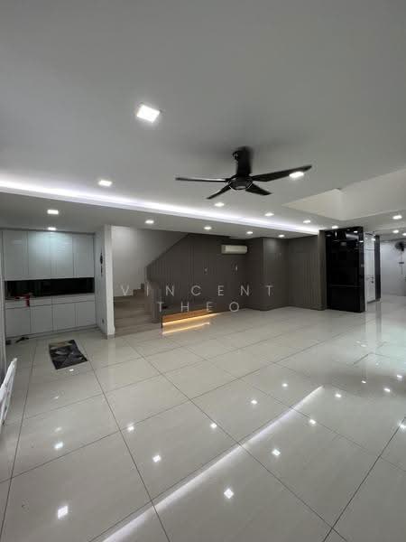 Rumah Teres 3-Tingkat untuk Dijual di Kinrara Residence (Puchong) - Vincent Theo - Living Room - PropertyGuru.com.my