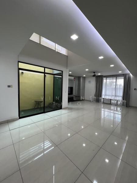 Rumah Teres 3-Tingkat untuk Dijual di Kinrara Residence (Puchong) - Vincent Theo - Living Room - PropertyGuru.com.my