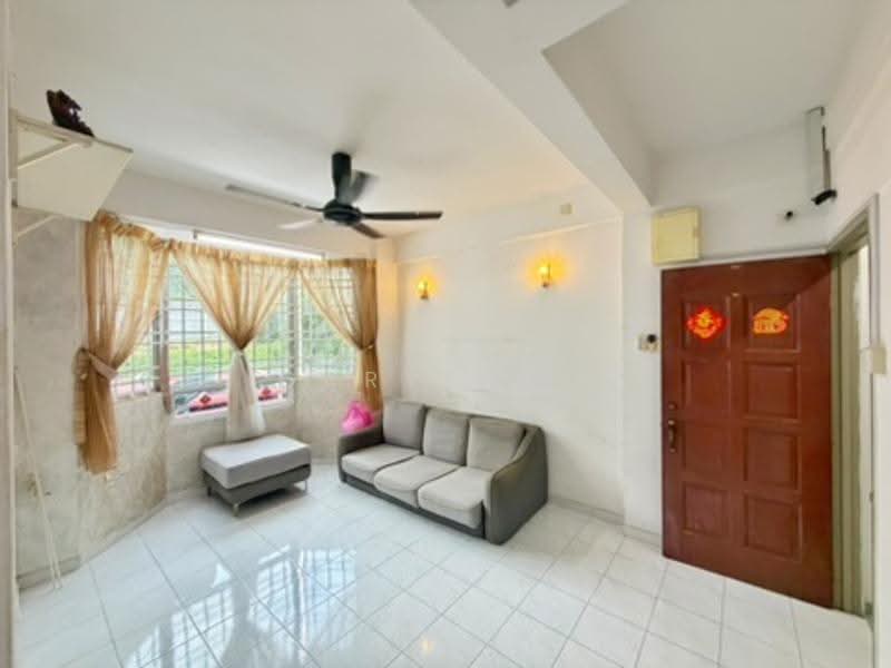 Kondominium untuk Dijual di Jay Series (Greenlane Heights Block J) - Gary Goh - Living Room - PropertyGuru.com.my