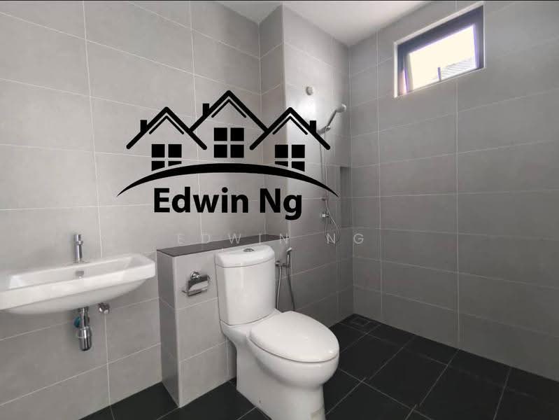 Rumah Teres untuk Dijual di Bandar Cassia (Batu Kawan) - Edwin Ng - Bathroom - PropertyGuru.com.my