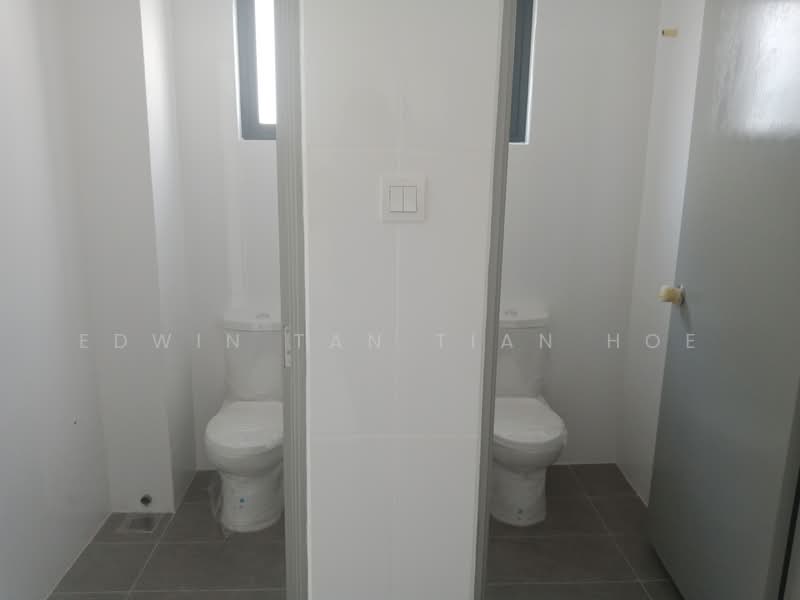 Shop / Office for Rent in Bandar Puteri Klang (Klang) - Edwin Tan Tian Hoe - Bathroom - PropertyGuru.com.my