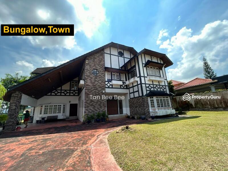 Taman Kolam Air, Jalan Sepoi, Johor Bahru, Johor, 6 Bedrooms, 4400 sqft