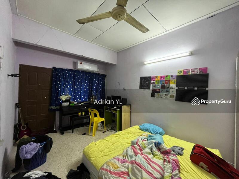 Taman Kolam Air, Jalan Sepoi, Johor Bahru, Johor, 4 Bedrooms, 1804 sqft