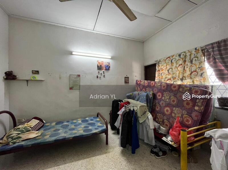 Taman Kolam Air, Jalan Sepoi, Johor Bahru, Johor, 4 Bedrooms, 1804 sqft