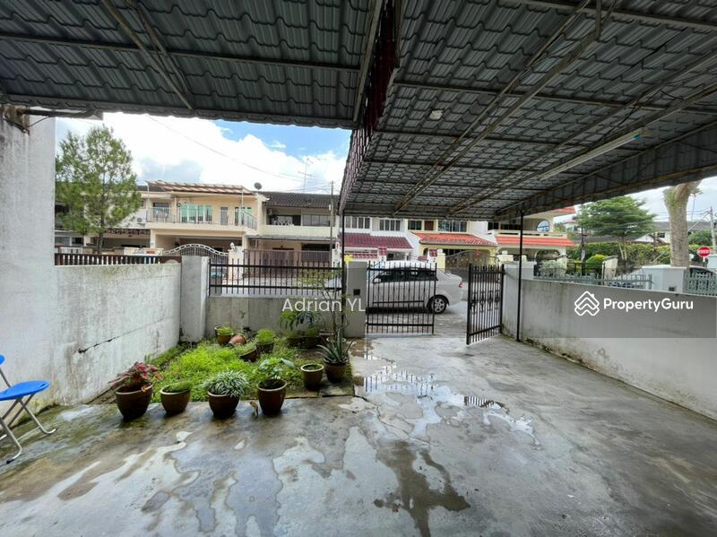 Taman Kolam Air, Jalan Sepoi, Johor Bahru, Johor, 4 Bedrooms, 1804 sqft