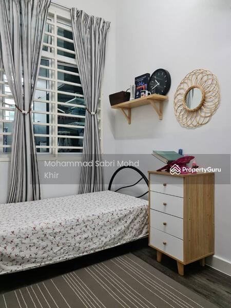 2-storey Terraced House for Sale in Bandar Baru Bangi (Selangor) - Mohammad Sabri Mohd Khir - First floor: Bedroom no. 2 - PropertyGuru.com.my
