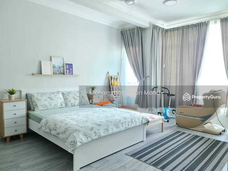 2-storey Terraced House for Sale in Bandar Baru Bangi (Selangor) - Mohammad Sabri Mohd Khir - First floor: Master bedroom no.2 - PropertyGuru.com.my