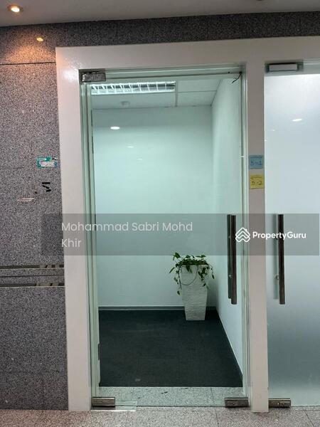 Office no. 1: Entrance
