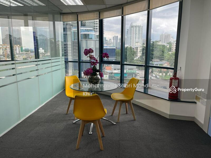 Office no. 1: Discussion table. 