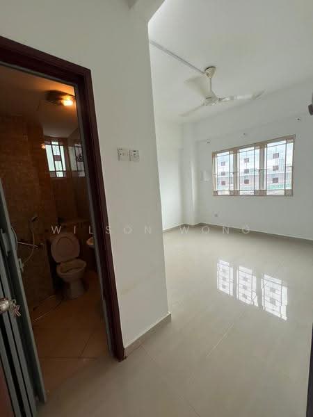 Kondominium untuk Disewa di Kepong Sentral Condominium - Wilson Wong - Bathroom - PropertyGuru.com.my