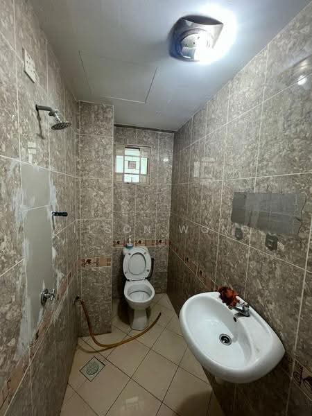Kondominium untuk Disewa di Kepong Sentral Condominium - Wilson Wong - Bathroom - PropertyGuru.com.my
