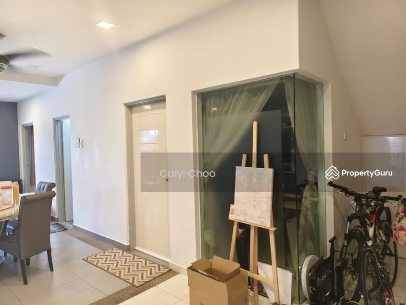 For Sale - 3 storey freehold semidetached house in Bandar cyber for sale