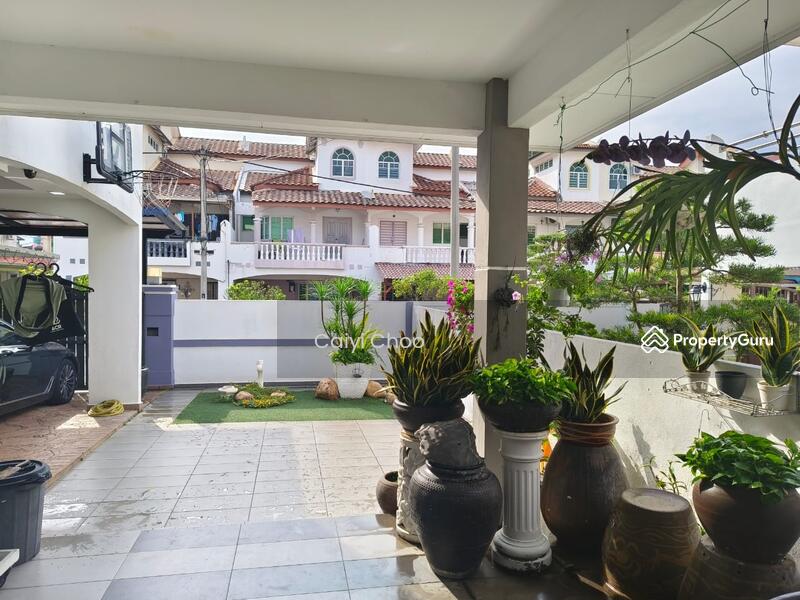 For Sale - 3 storey freehold semidetached house in Bandar cyber for sale