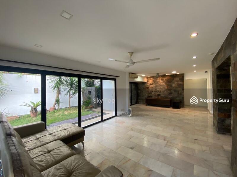 Taman Kolam Air, Jalan Sepoi, Johor Bahru, Johor, 4 Bedrooms, 2800 sqft