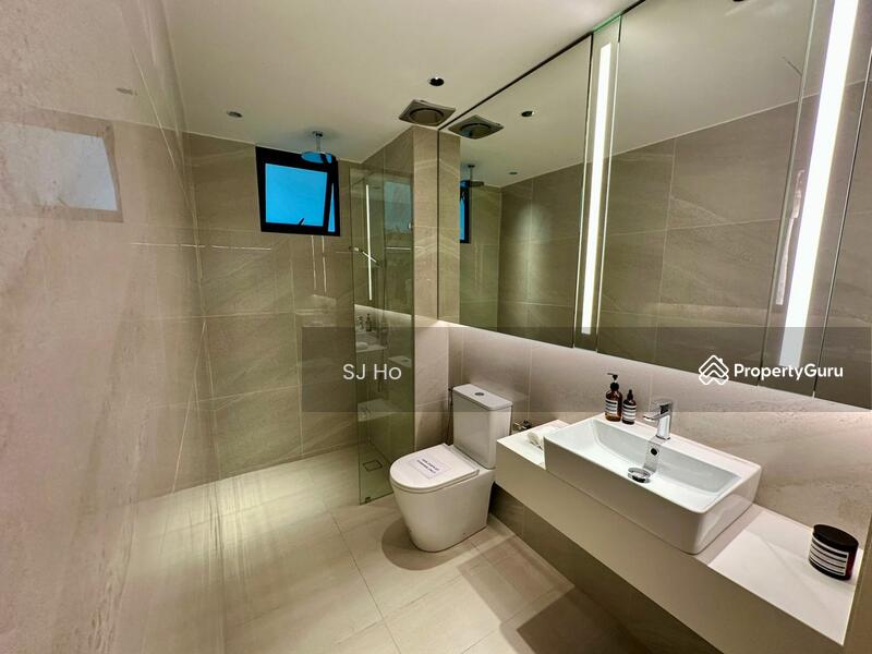 Lumina Residence - Master Bathroom (with ID Treatment)