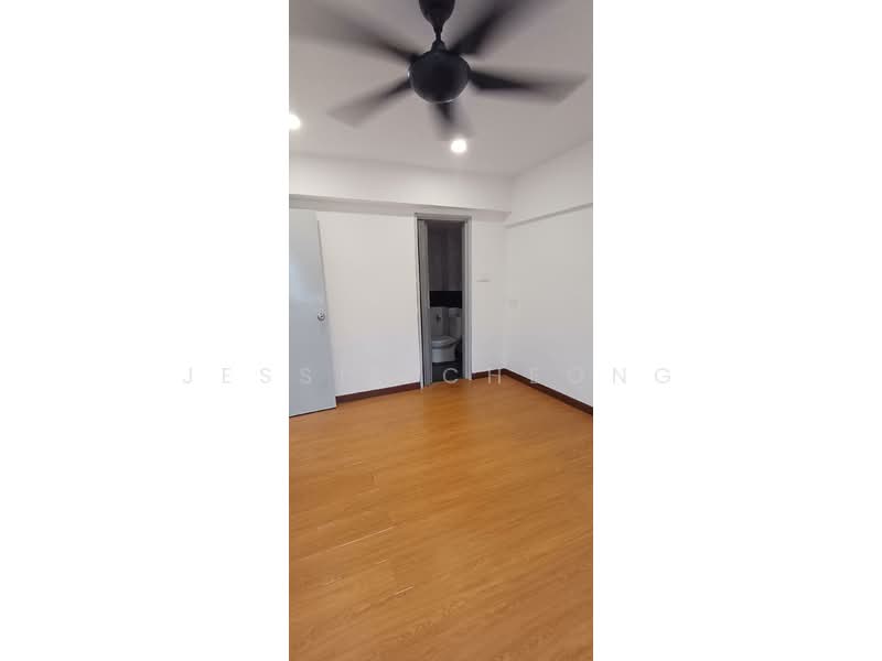 Kondominium untuk Dijual di Paradesa Rustica - Jessie Cheong - master bedroom toilet - PropertyGuru.com.my