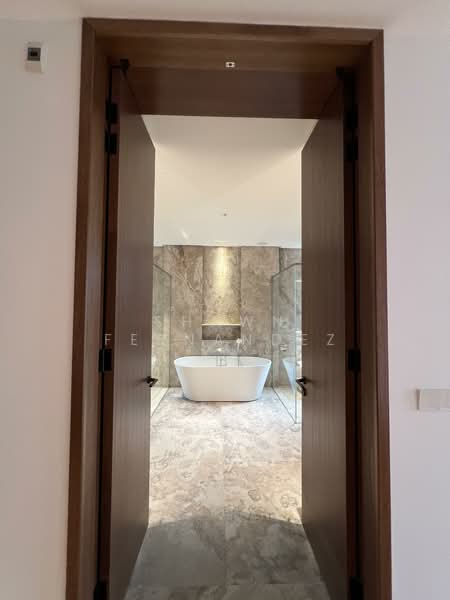 Condominium for Sale at The Peak - Shawn Fernandez - Master Bathroom - PropertyGuru.com.my