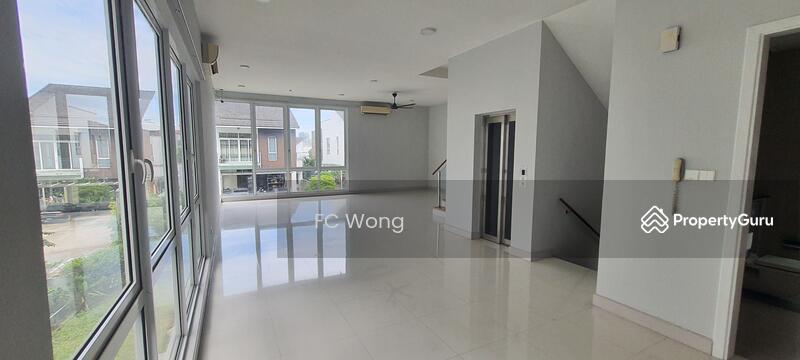 Untuk Disewa - 3 Storey Bungalow 4500 Sq Ft 6R 5B 3 Store With Lift in Sunway Rymba Hill, Kota Damansara for Rent