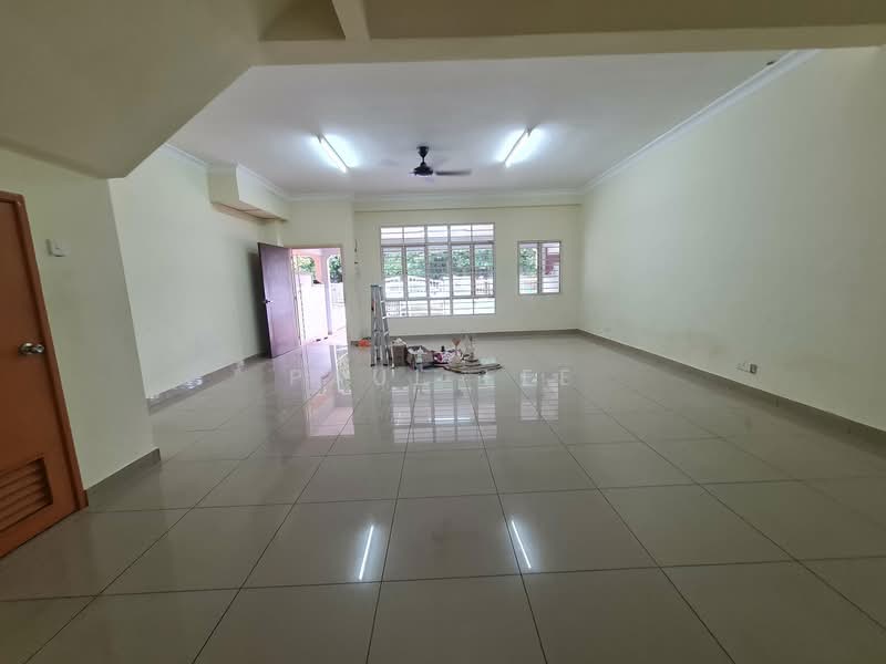 Rumah Teres 2 Tingkat untuk Dijual di TAMAN PUCHONG UTAMA (Puchong) - Paul Lee - Living Room - PropertyGuru.com.my