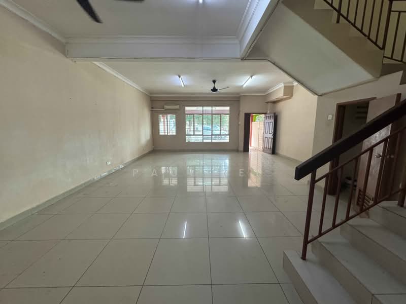 Rumah Teres 2 Tingkat untuk Dijual di TAMAN PUCHONG UTAMA (Puchong) - Paul Lee - Living Room - PropertyGuru.com.my