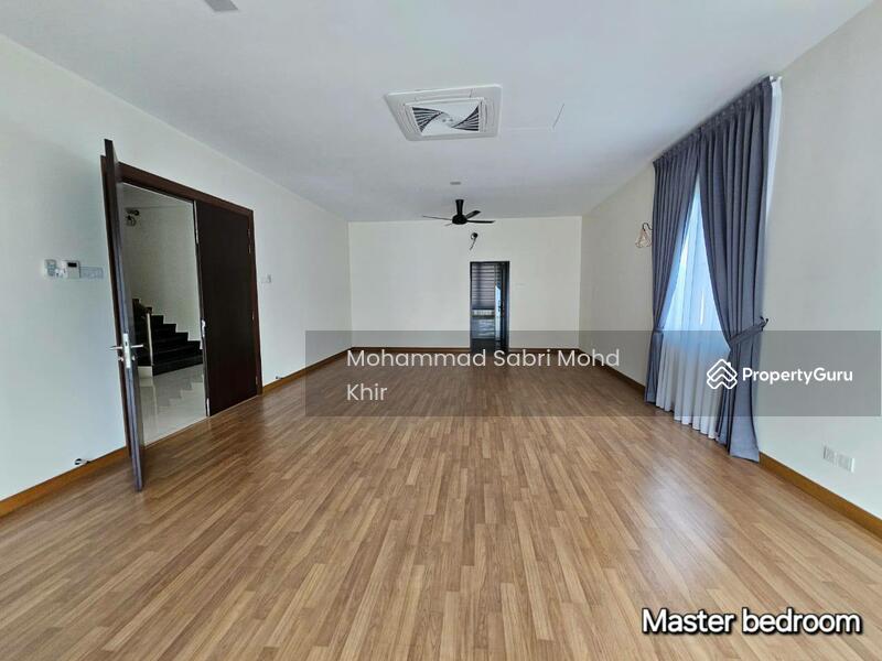 First floor: Master bedroom with attach toilet. 