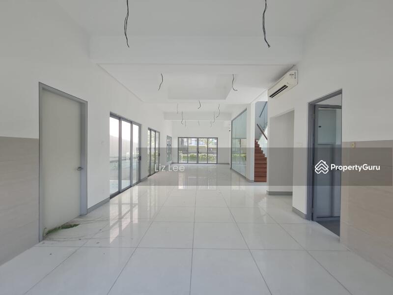Untuk Dijual - New 3sty 35x75 courtyard pool villas, lifts , pool , hilltop garden greens ( New Seri Kembangan 2 )
