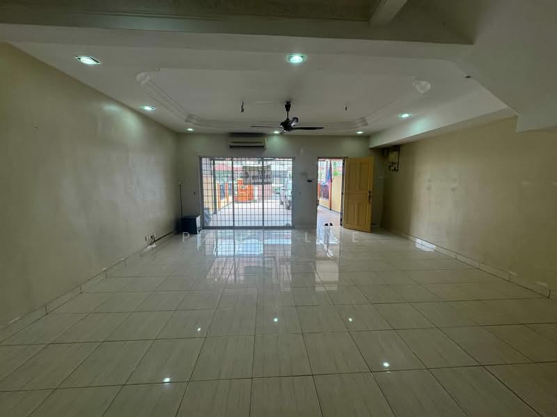 2.5-storey Terraced House for Sale in Mutiara Puchong (Puchong) - Paul Lee - Living Room - PropertyGuru.com.my