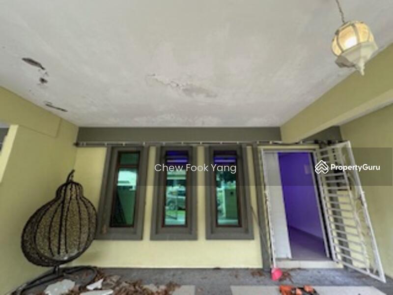 FRONT ENTRANCE WIDE CARPORCH