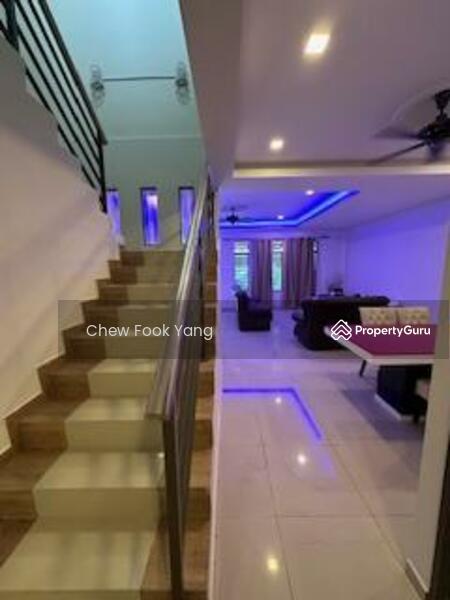 RENOVATED & ID STAIRCASE