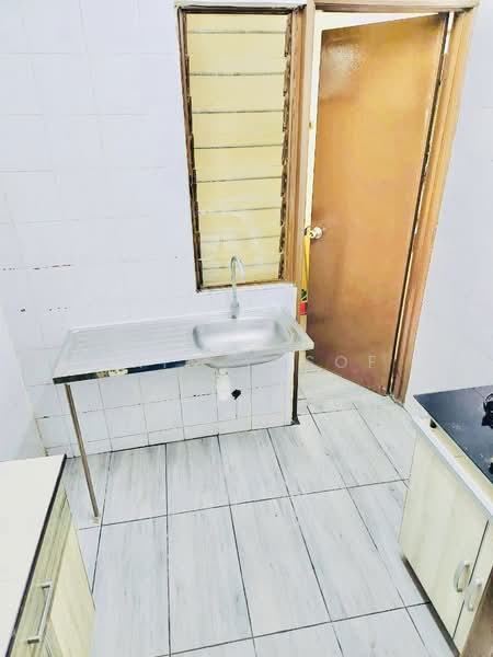Pangsapuri untuk Disewa di Ilham Apartment - Erin Yusof - Kitchen - PropertyGuru.com.my