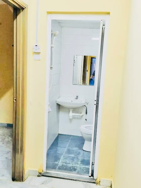 Pangsapuri untuk Disewa di Ilham Apartment - Erin Yusof - Bathroom - PropertyGuru.com.my